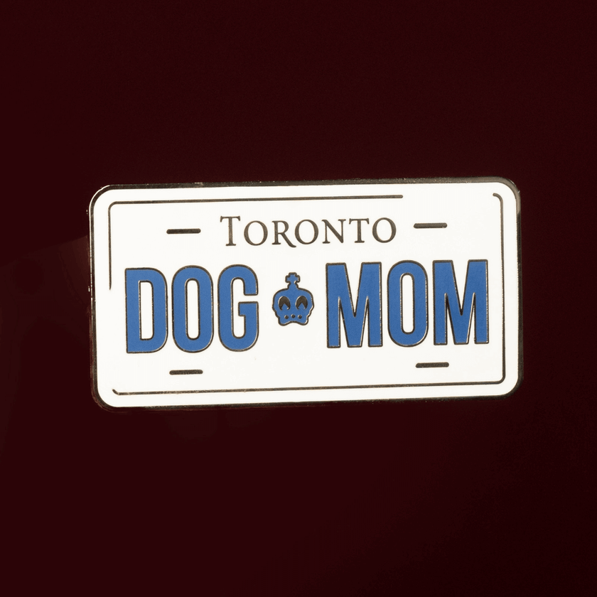 License Plate Dog Mom Pin - Silver