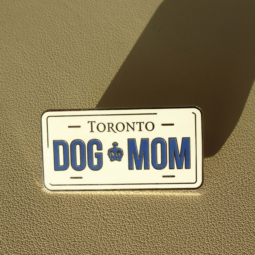 License Plate Dog Mom Pin - Silver