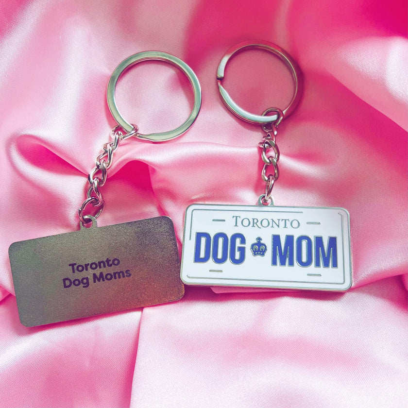 License Plate Dog Mom Keychain - Silver