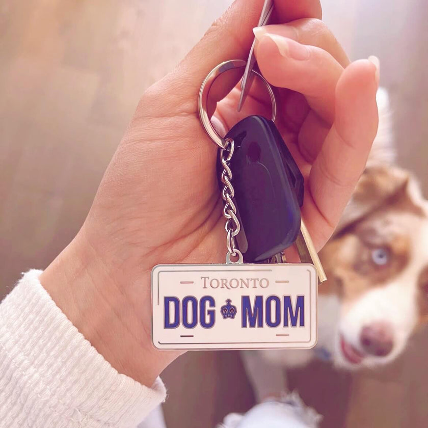 License Plate Dog Mom Keychain - Silver