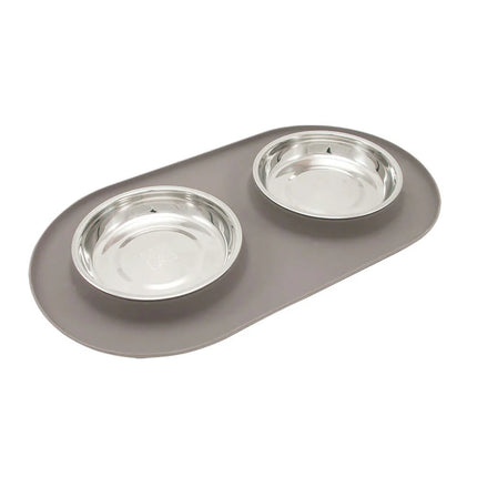 lose-up of the non-slip silicone base that prevents movement and protects your floors while your pet enjoys mealtime.